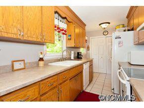 11 MAPLE LEAF DR - Photo 10