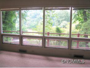 198 FAIRWAY DRIVE - Photo 3