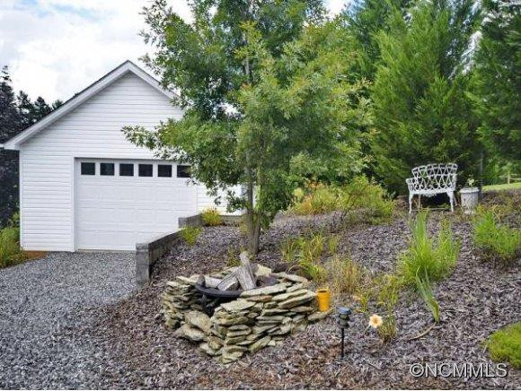 44 WHITE THORN DRIVE - Photo 24