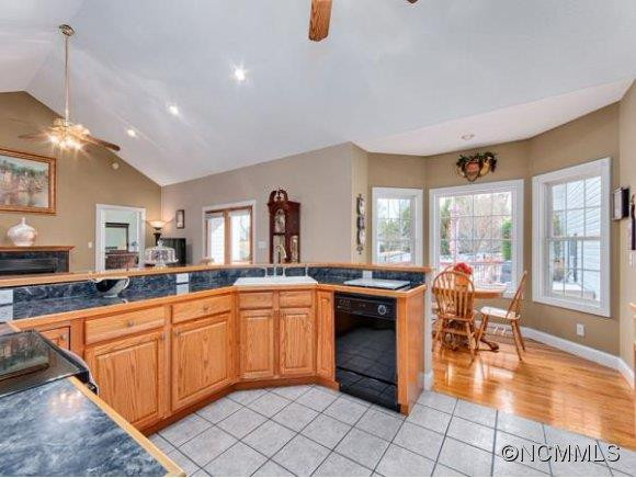 44 WHITE THORN DRIVE - Photo 7