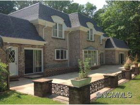 390 Forest Heights - Photo 2