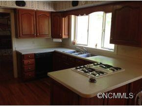 390 Forest Heights - Photo 6