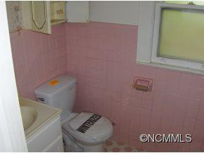 395 Sycamore Drive - Photo 2
