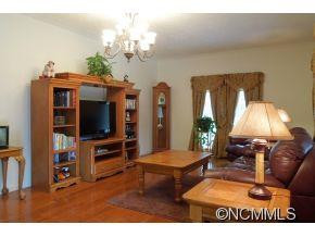 208 Woodview Dr - Photo 5