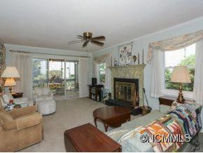 229 Hampton Court - Photo 4