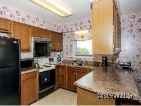 229 Hampton Court - Photo 6