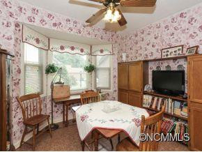 229 Hampton Court - Photo 7