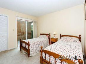 229 Hampton Court - Photo 8