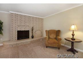 104 E Glenwood Lane - Photo 2