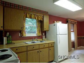 130 S Hillside Street - Photo 11