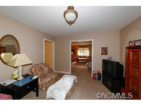 28 Justin Drive - Photo 8