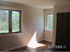 114 Robinson Avenue - Photo 10