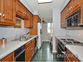33 SOUTHERN FAIRWAY CT B-2 - Photo 6