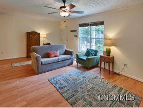 9 OAKCREST DR. - Photo 3