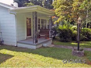 831 Forest Street - Photo 2