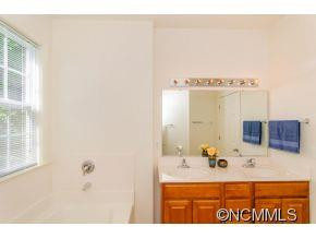 28 Groton Way - Photo 13