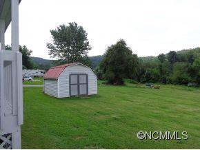 512 Howard Gap Road - Photo 4