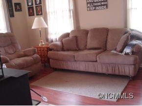 110 Longview - Photo 3