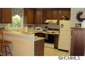 655 Overlook Drive - Photo 2