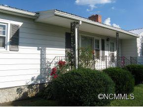 641 CAMELOT DRIVE - Photo 2
