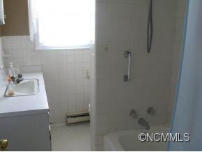 641 CAMELOT DRIVE - Photo 8