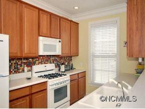10 FLOWERING CHERRY DRIVE - Photo 4