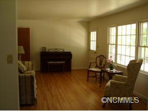 331 Wilson Dr - Photo 2