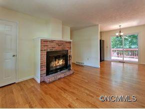19 EVERGREEN AVE - Photo 2