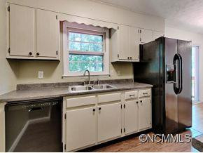 19 EVERGREEN AVE - Photo 4