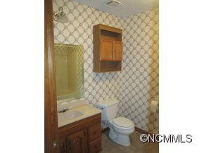 10 Fox Meadow - Photo 7