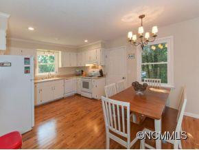 106 MOUNT EIRE DRIVE - Photo 8