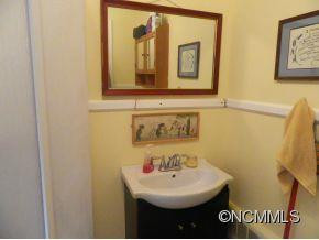 370 Maple Street - Photo 15