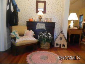 370 Maple Street - Photo 8