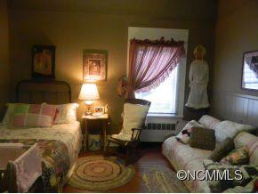 370 Maple Street - Photo 10