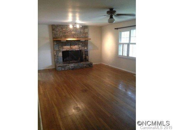 1101 Pinebrook - Photo 2