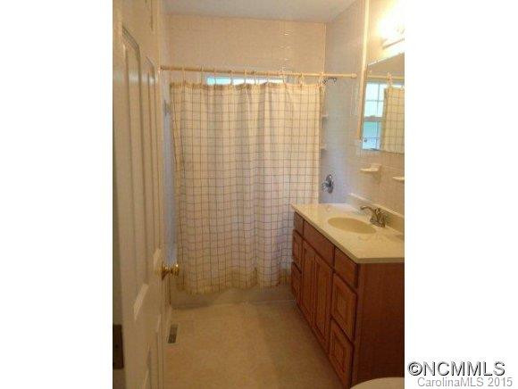 1101 Pinebrook - Photo 3