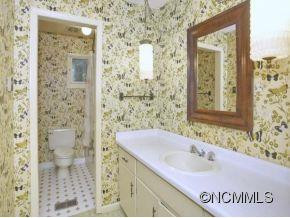123 COLLEGE CIRCLE - Photo 11