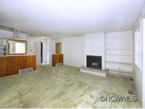 123 COLLEGE CIRCLE - Photo 3