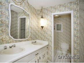 123 COLLEGE CIRCLE - Photo 9