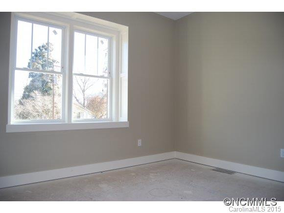 323 Wilson Ave - Photo 13