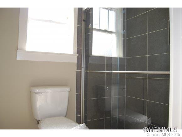 323 Wilson Ave - Photo 3