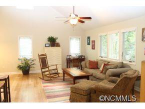 8 Sheppard Dr - Photo 3