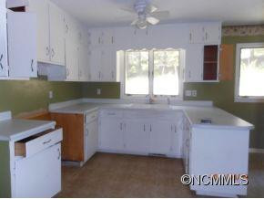 400 Eastview Drive - Photo 2