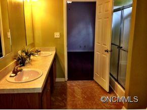 218 Glenview Drive - Photo 12