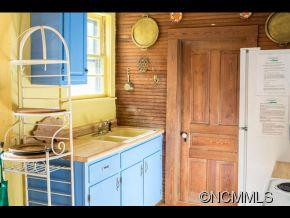 140 Woodland Road - Photo 12