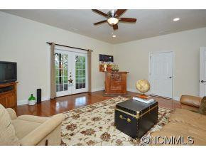 305 Jennifer Lane - Photo 6