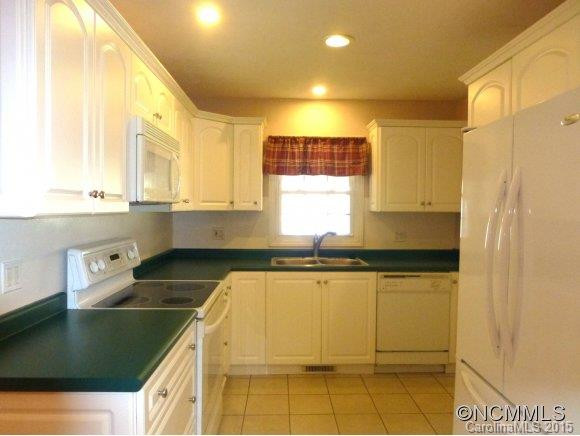 11 Southwicke Pl. - Photo 2