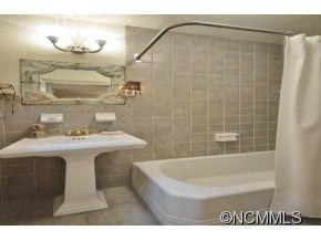  - Photo 10