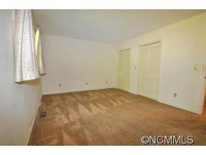 186 Haywood Knolls Drive - Photo 12