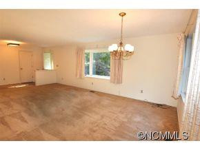 186 Haywood Knolls Drive - Photo 4